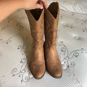 Women’s 8.5 Cowboy Boots